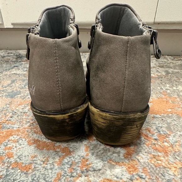 Silver Blowfish Booties - Picture 6 of 7